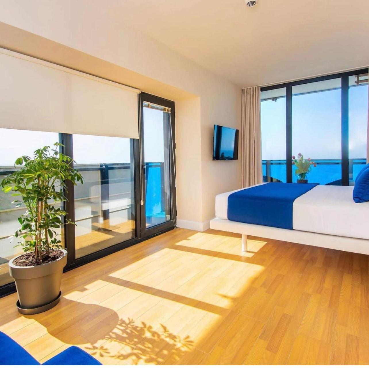 Hotel Black Sea Luxury Towers Batumi Exterior foto